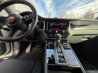 2025 Porsche Macan Base