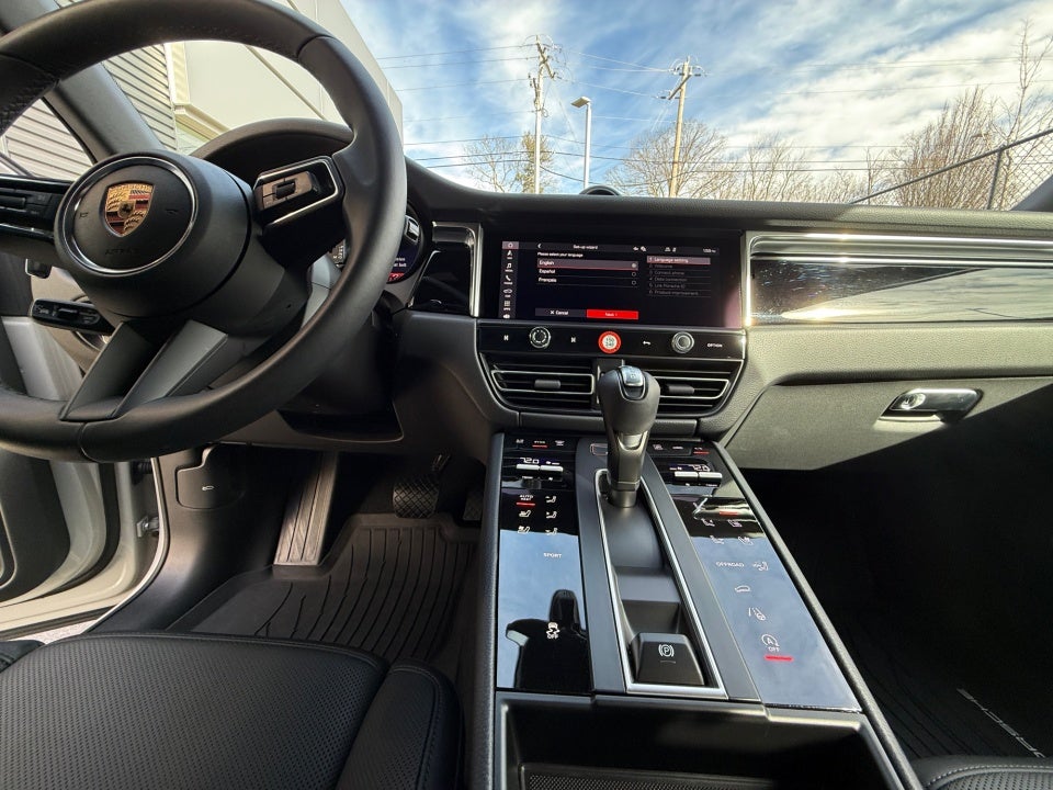 2025 Porsche Macan Base