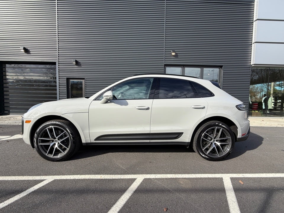 2025 Porsche Macan Base
