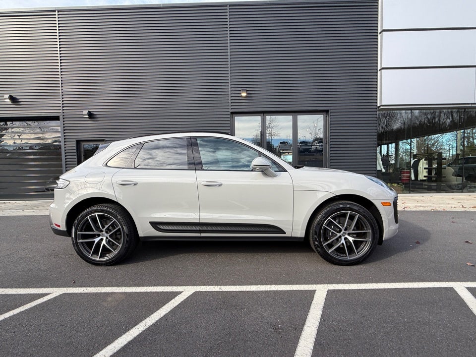 2025 Porsche Macan Base