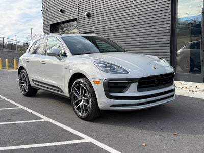 2025 Porsche Macan Base