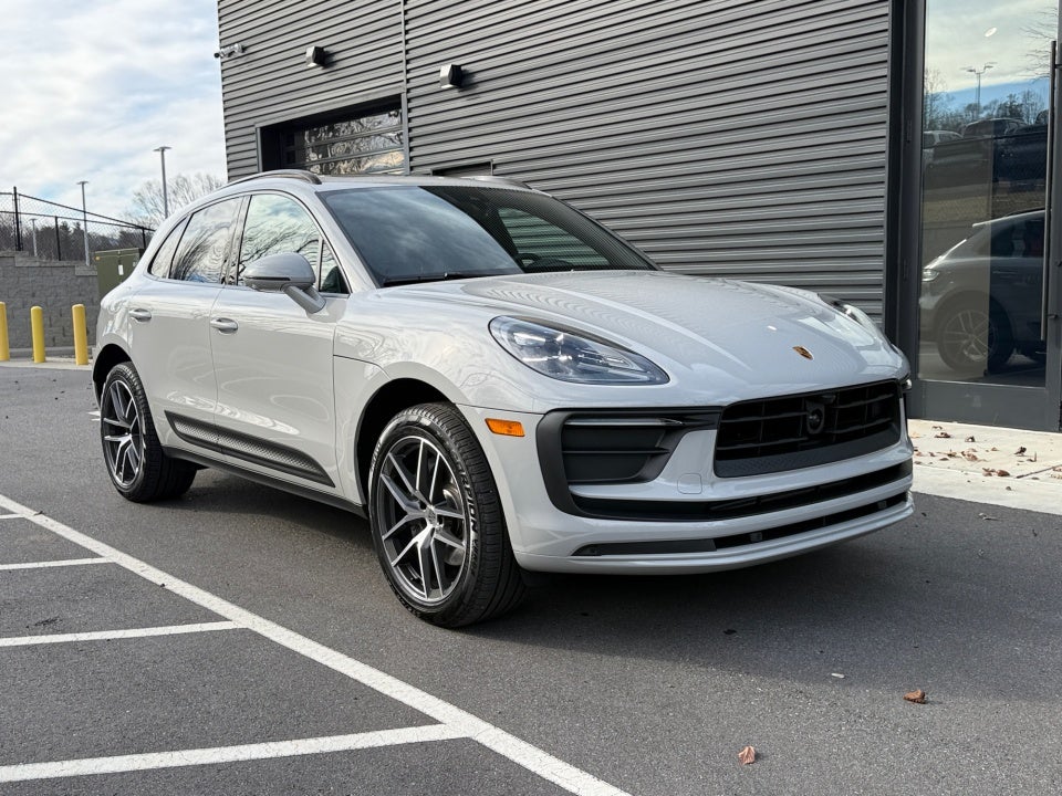 2025 Porsche Macan Base