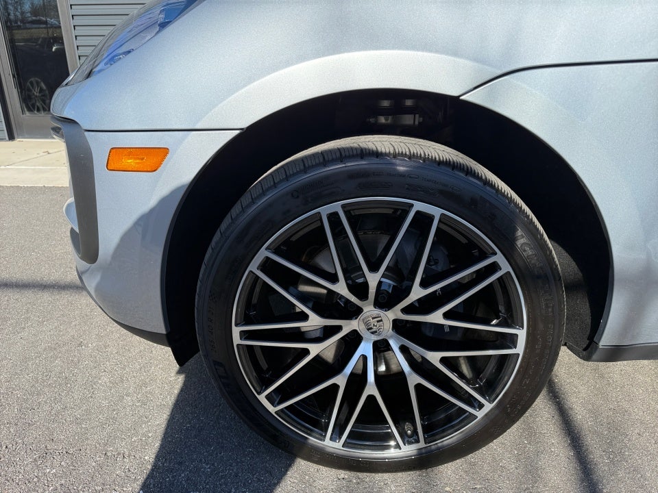 2025 Porsche Macan T