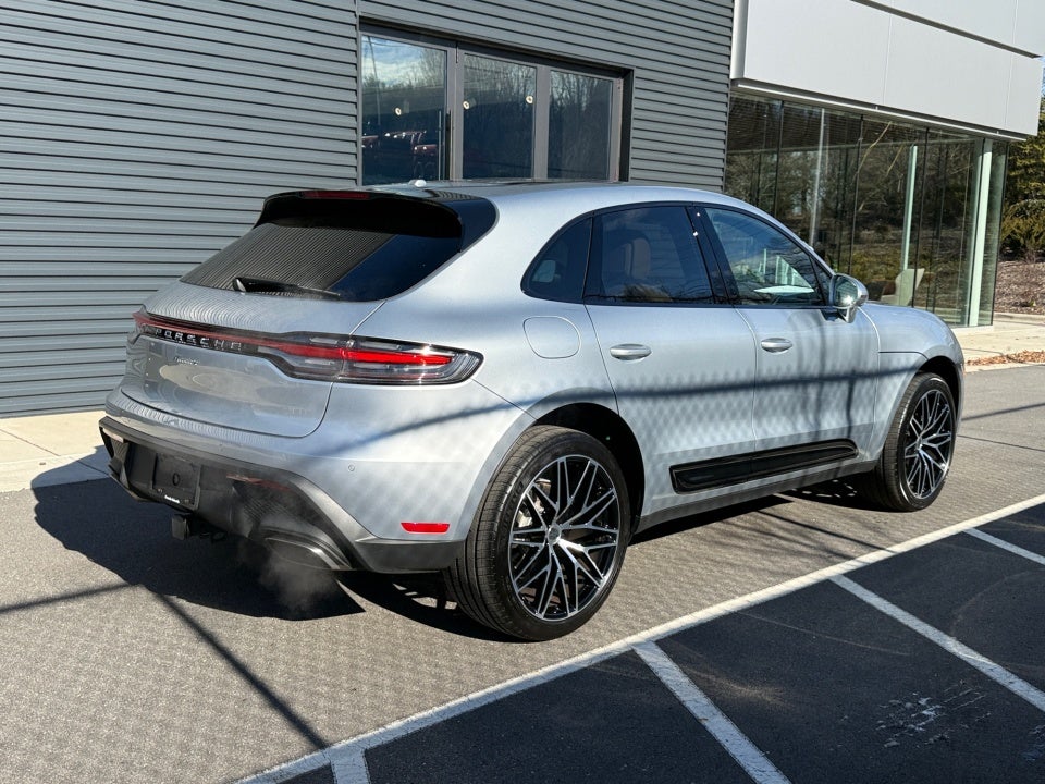 2025 Porsche Macan T