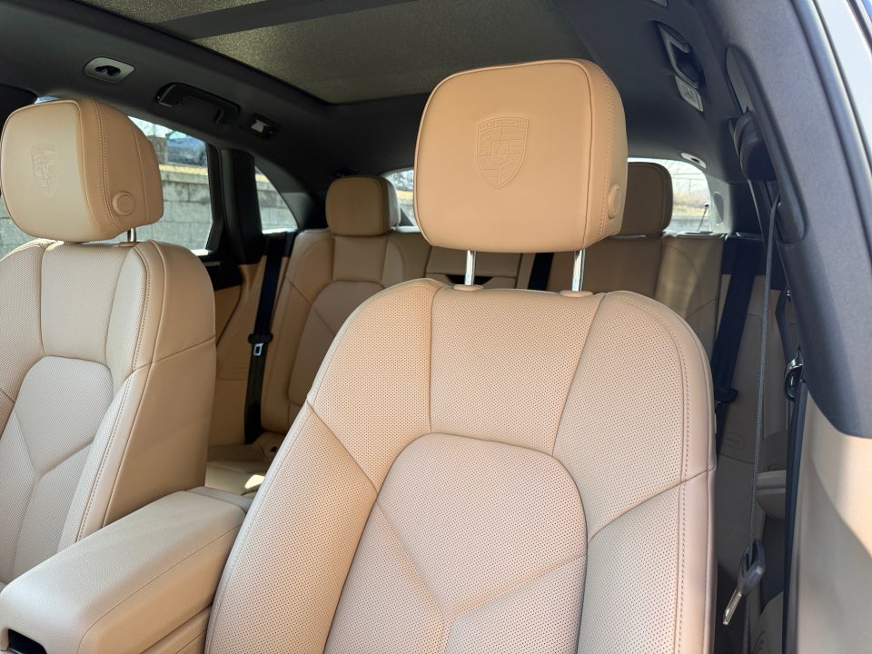 2025 Porsche Macan Base