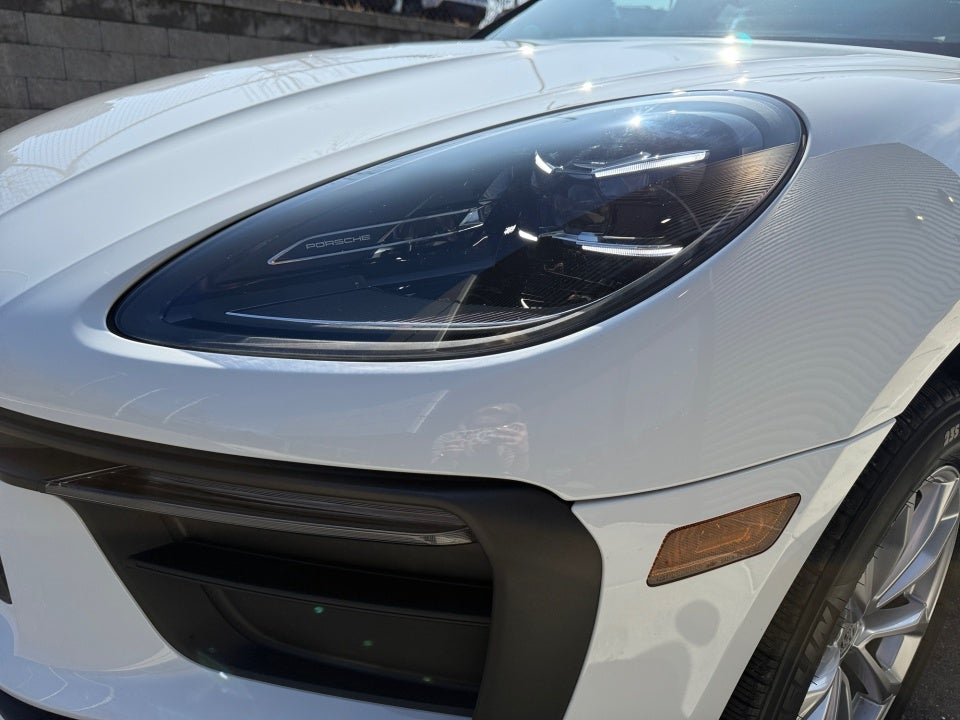 2025 Porsche Macan Base