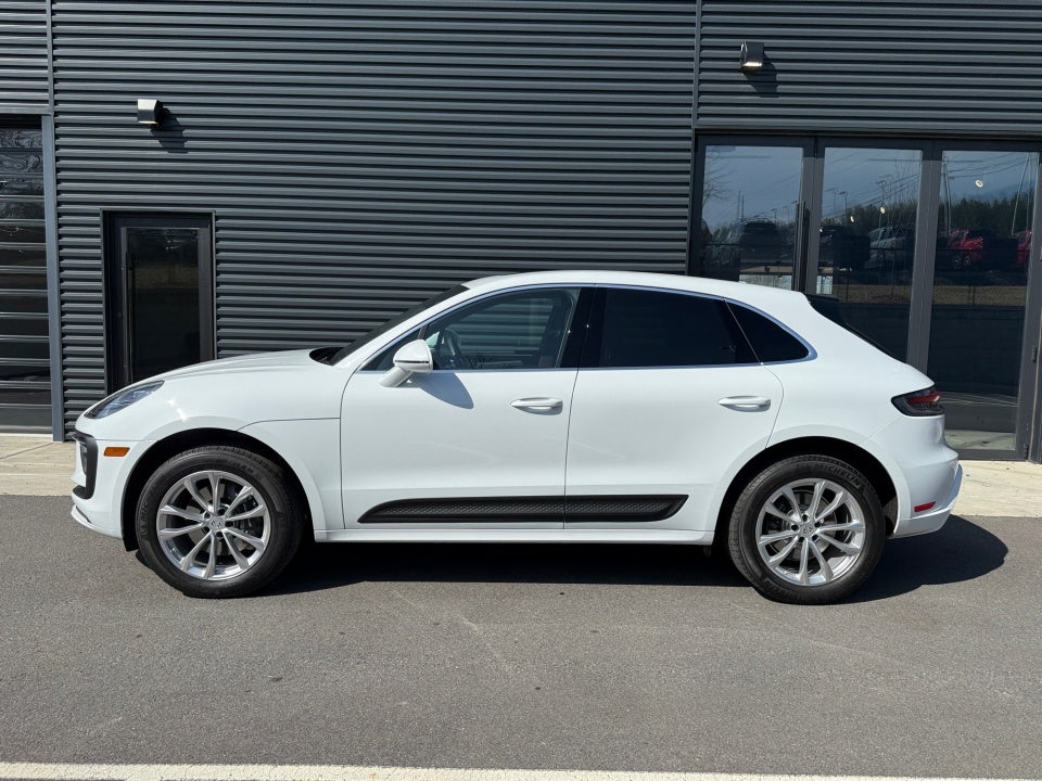 2025 Porsche Macan Base