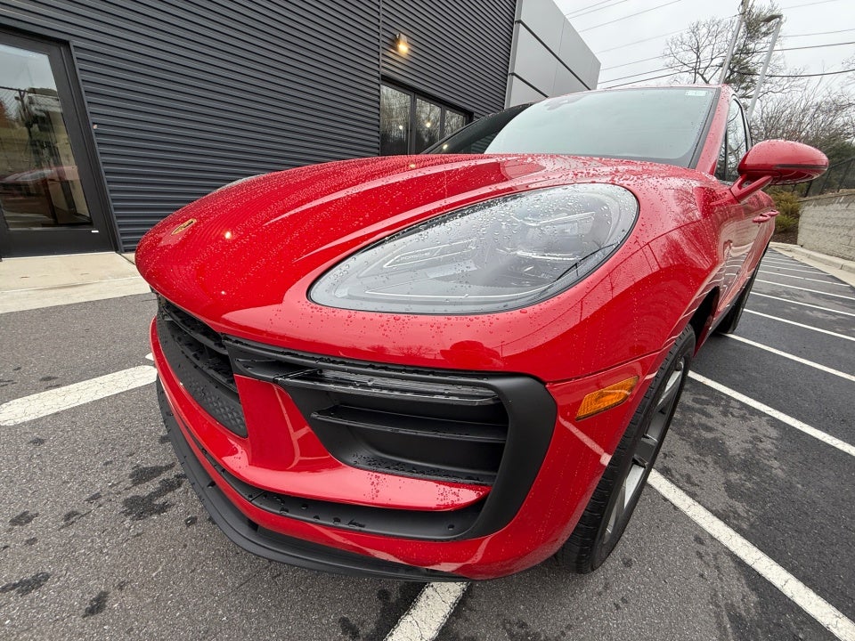 2025 Porsche Macan Base