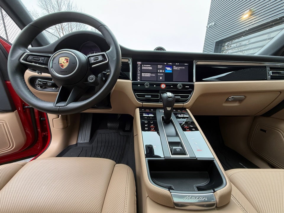 2025 Porsche Macan Base