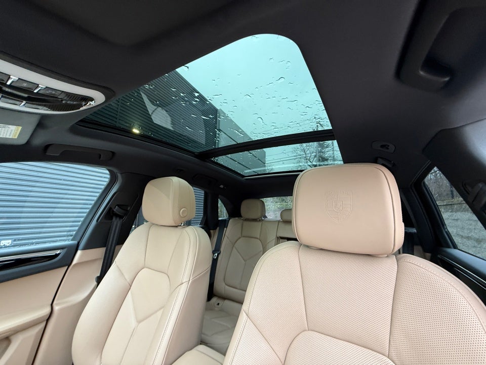 2025 Porsche Macan Base