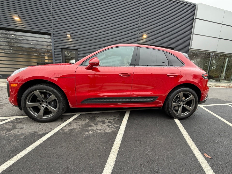 2025 Porsche Macan Base