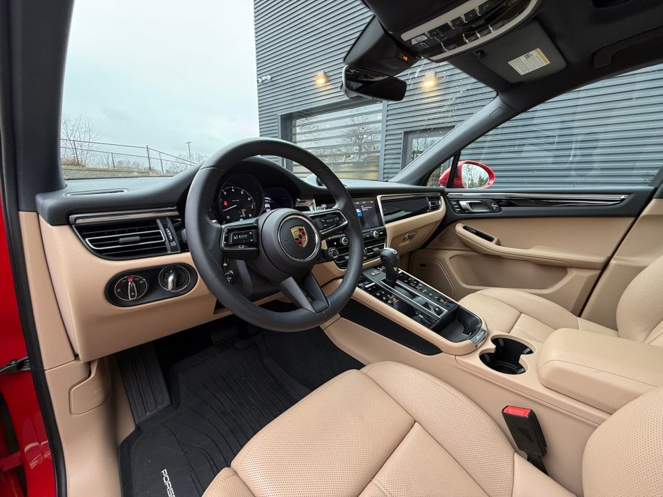 2025 Porsche Macan Base