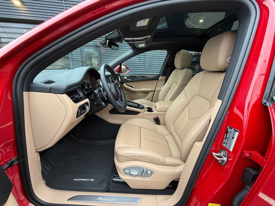 2025 Porsche Macan Base