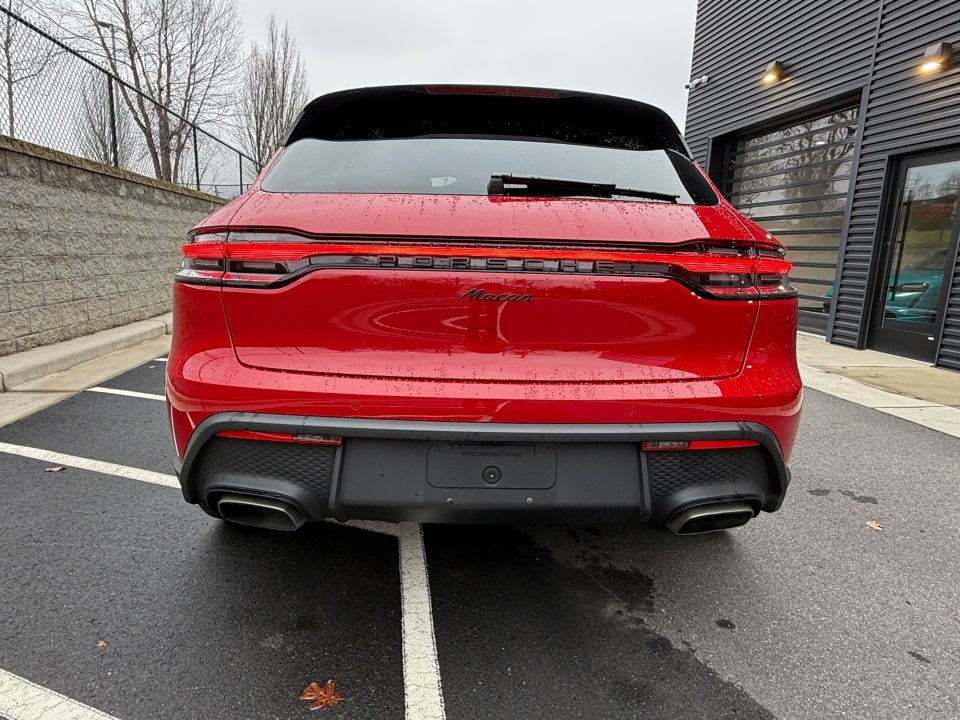 2025 Porsche Macan Base