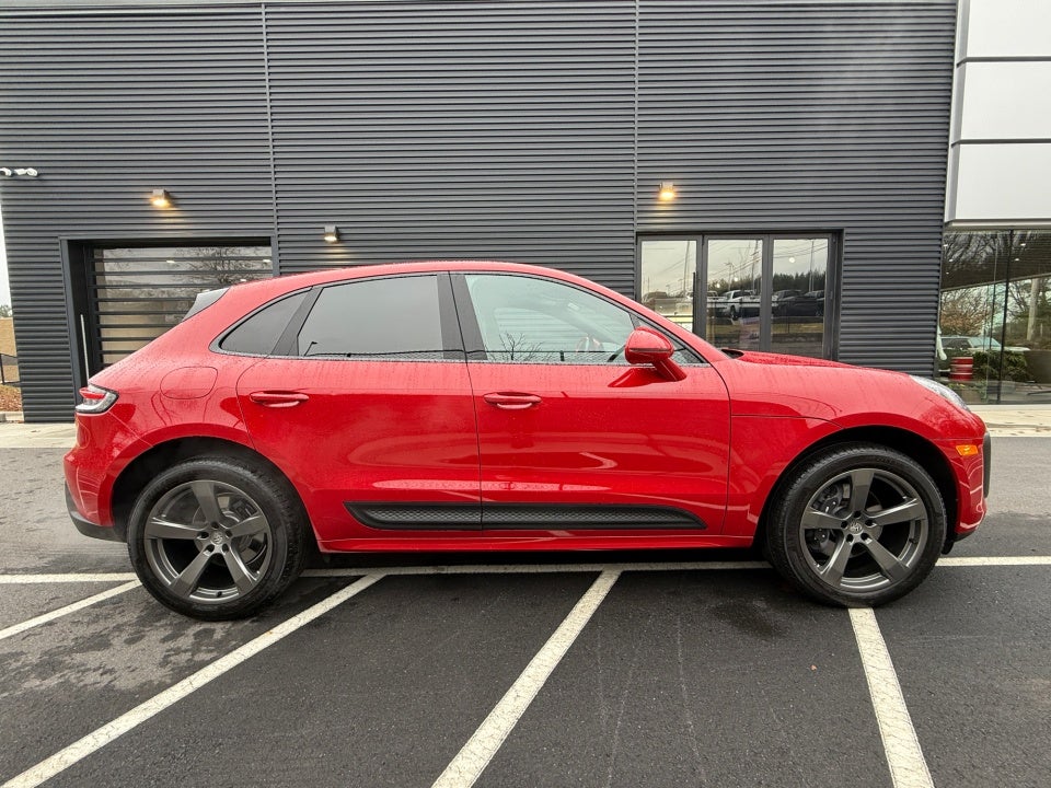 2025 Porsche Macan Base