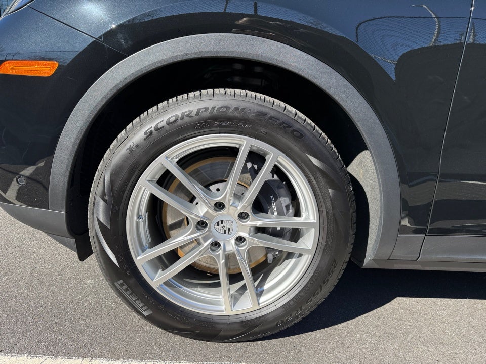 2025 Porsche Cayenne Base