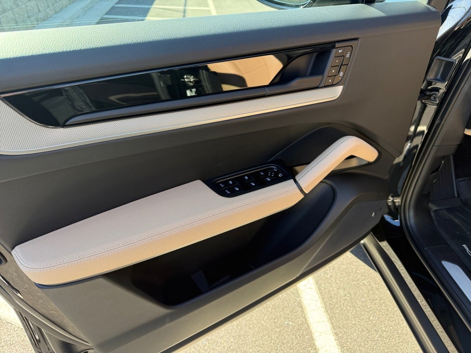 2025 Porsche Cayenne Base