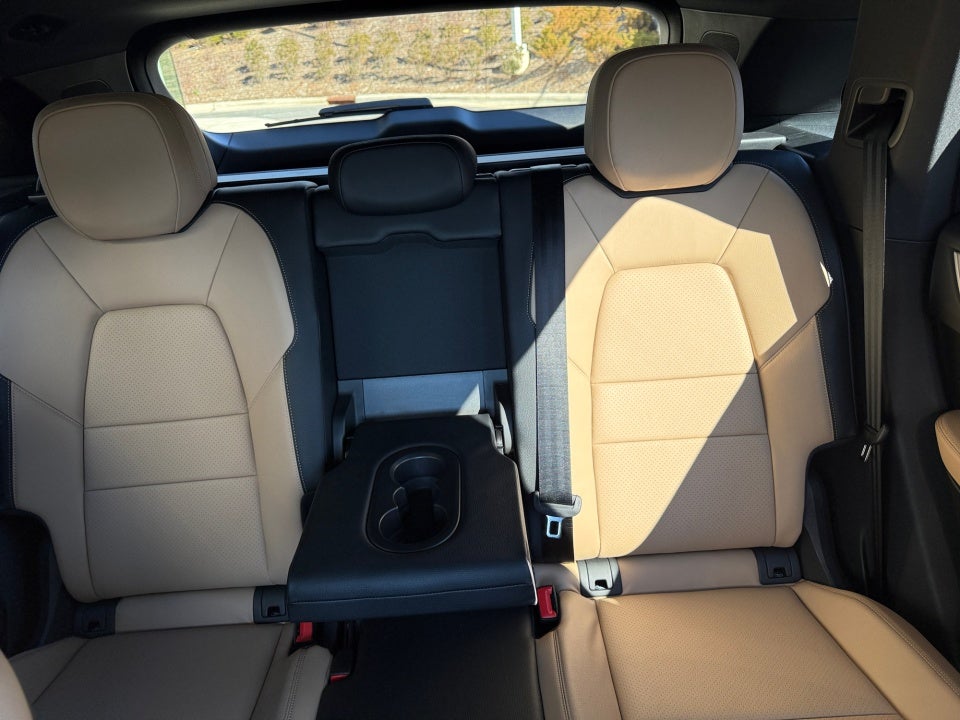 2025 Porsche Cayenne Base