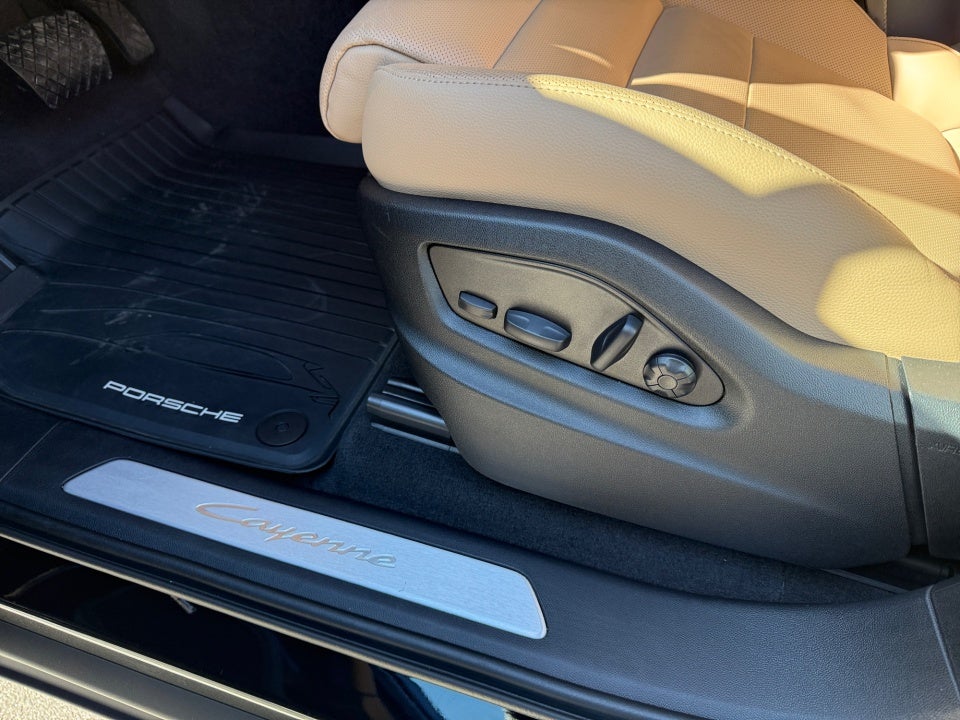 2025 Porsche Cayenne Base