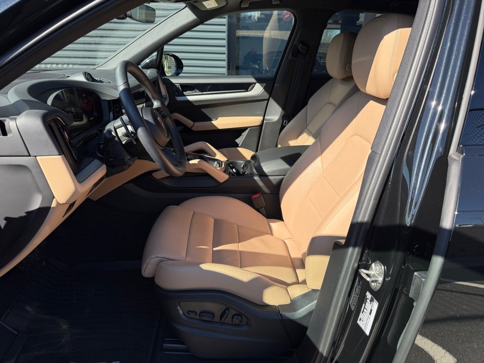 2025 Porsche Cayenne Base