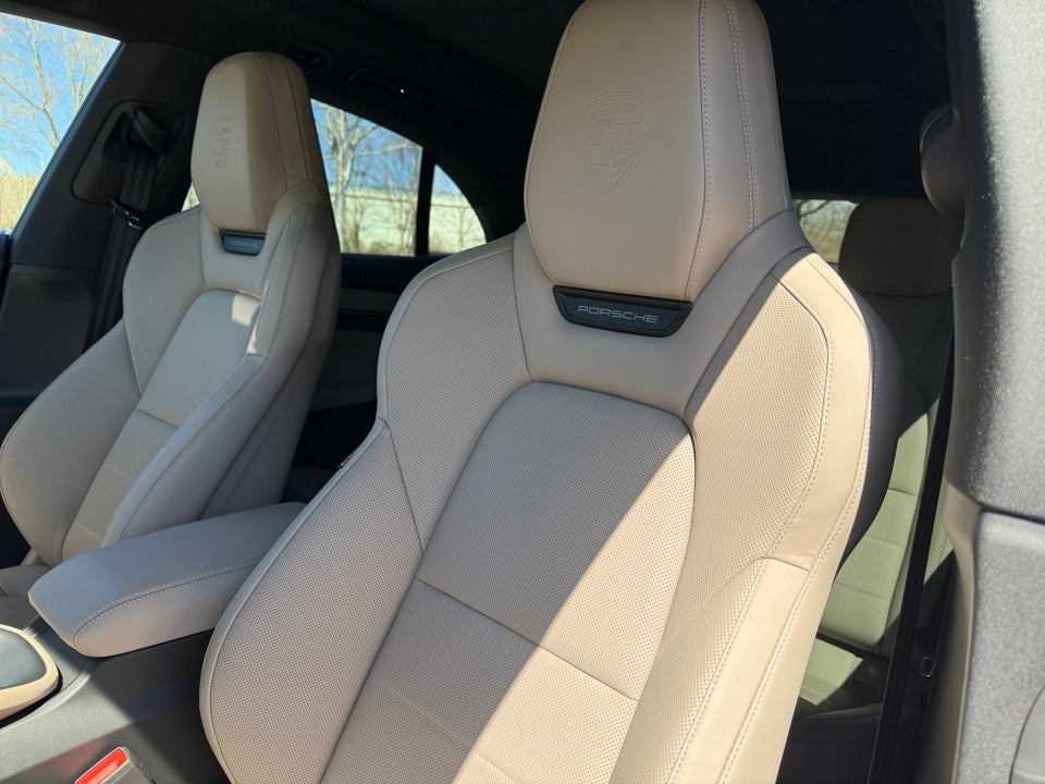 2025 Porsche Macan Electric Base