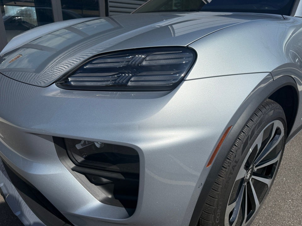 2025 Porsche Macan Electric Base