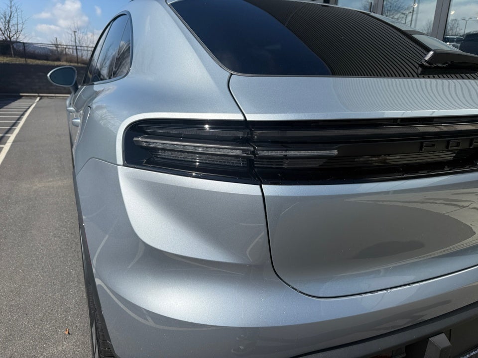 2025 Porsche Macan Electric Base