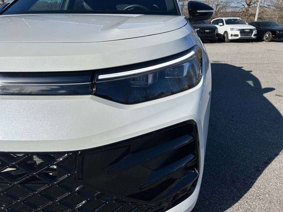 2025 Volkswagen Tiguan 2.0T SE R-Line Black