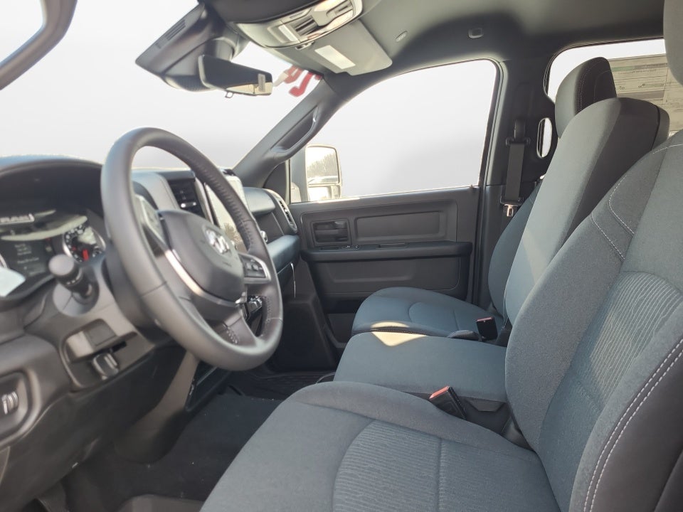 2024 RAM 2500 Tradesman Crew Cab 4x2 8' Box