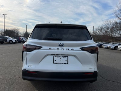 2025 Toyota SIENNA XLE XLE 8 Passenger