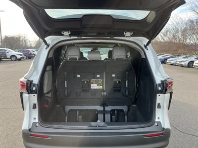 2025 Toyota SIENNA XLE XLE 8 Passenger