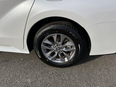 2025 Toyota SIENNA XLE XLE 8 Passenger