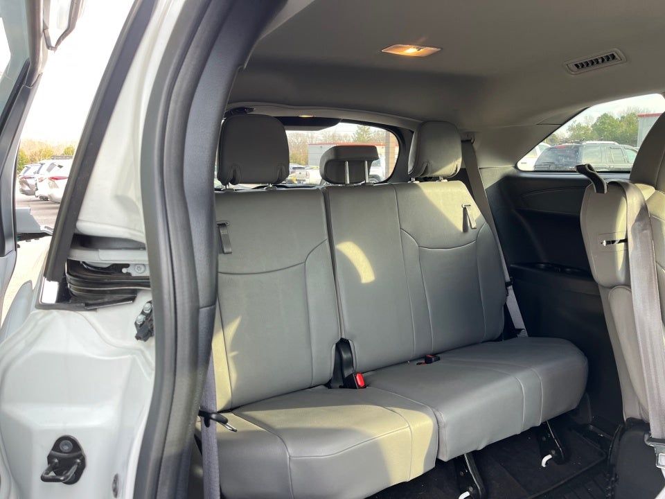 2025 Toyota SIENNA XLE XLE 8 Passenger