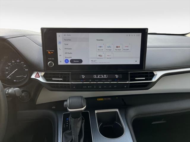 2025 Toyota SIENNA XLE XLE 8 Passenger