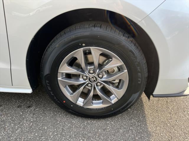 2025 Toyota SIENNA XLE XLE 8 Passenger