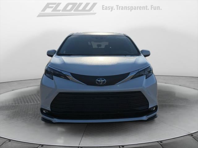 2025 Toyota SIENNA XLE XLE 8 Passenger