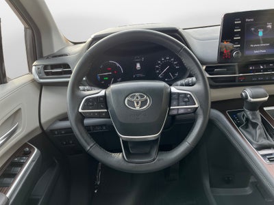 2024 Toyota SIENNA XLE XLE