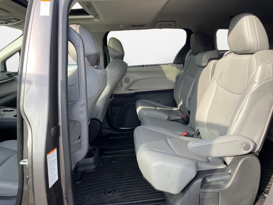 2024 Toyota SIENNA XLE XLE