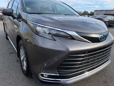 2024 Toyota SIENNA XLE XLE