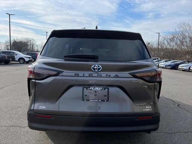 2024 Toyota SIENNA XLE XLE