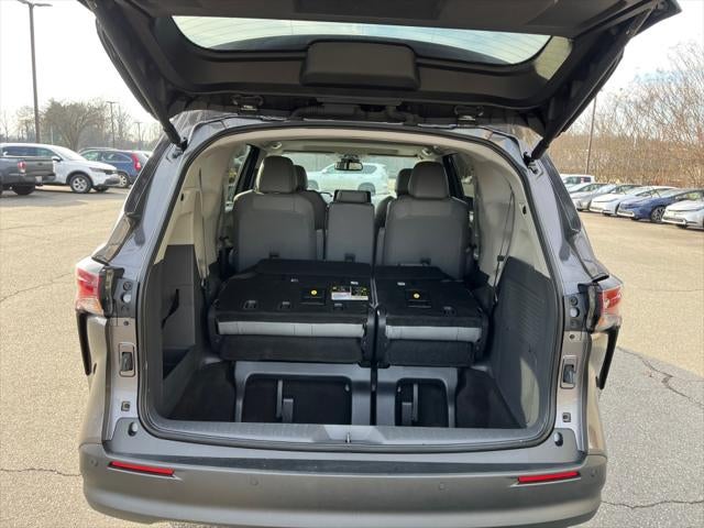 2024 Toyota SIENNA XLE XLE