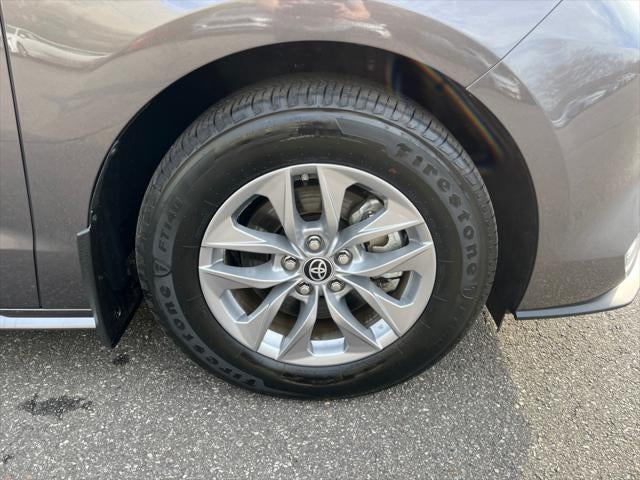 2024 Toyota SIENNA XLE XLE