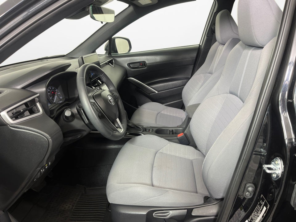 2025 Toyota COROLLA CROSS HV SE