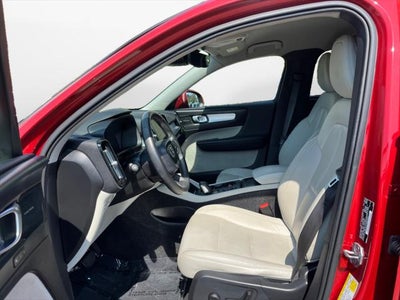 2019 Volvo XC40 T4 Momentum