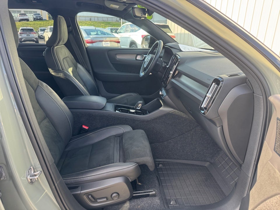 2021 Volvo XC40 Recharge Pure Electric P8
