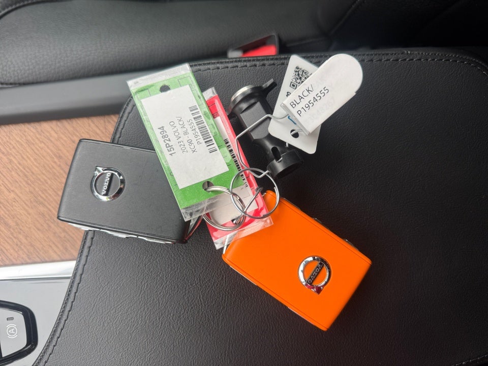 2023 Volvo XC90 Recharge Plug-In Hybrid T8 Plus Bright Theme 7-Seater