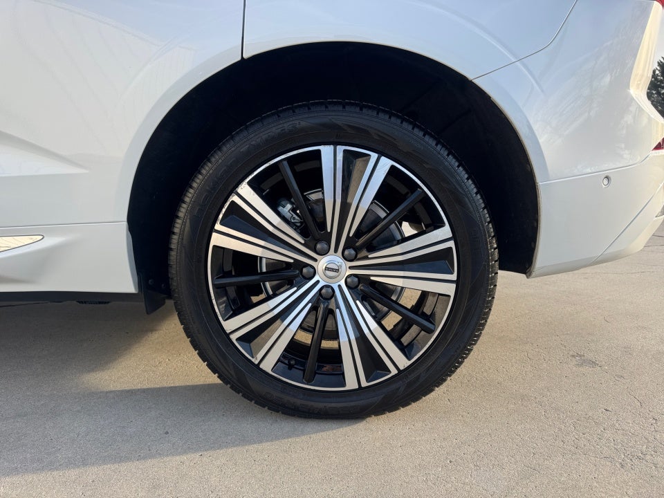 2023 Volvo XC60 Recharge Plug-In Hybrid T8 Plus Bright Theme