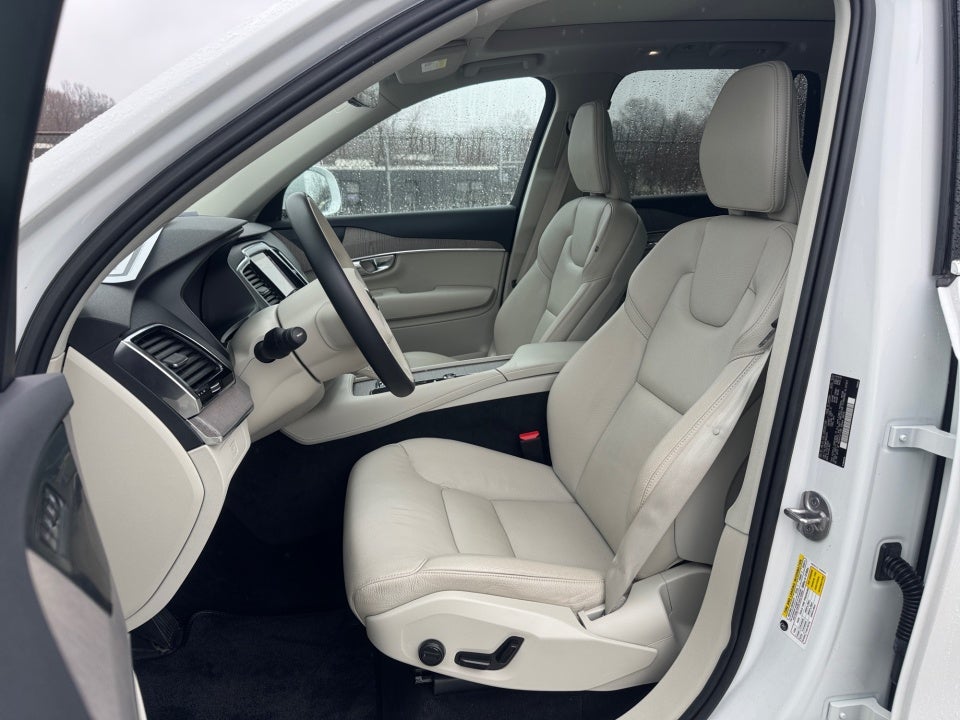 2023 Volvo XC90 B5 Plus