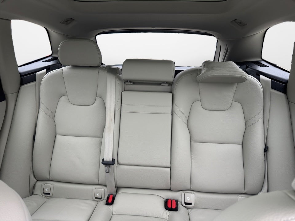 2022 Volvo XC60 B5 Momentum