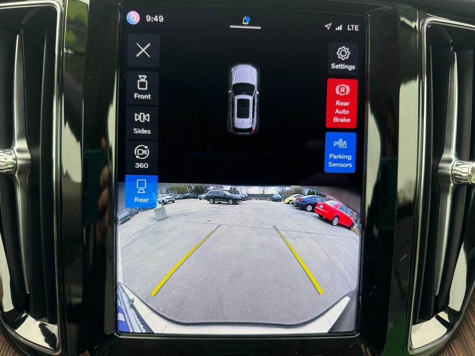 2022 Volvo XC60 B5 Momentum